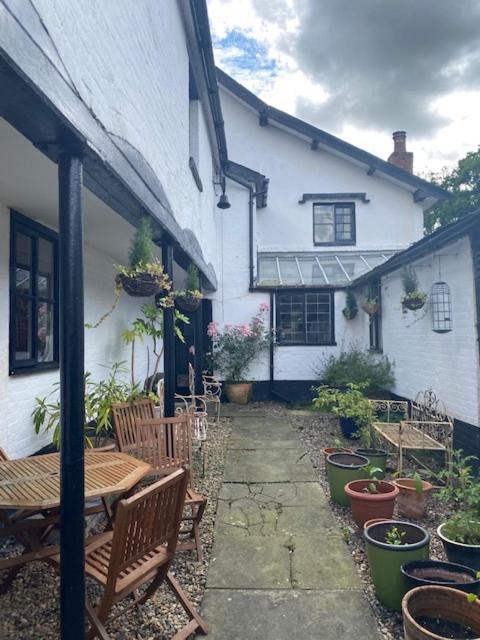 Ferienwohnung Old Rectory - Scoulton Great Ellingham Exterior foto